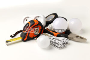 лампочки провода и рулетка