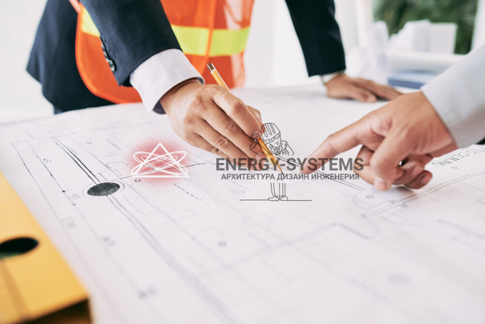 двое мужчин обсуждают проект