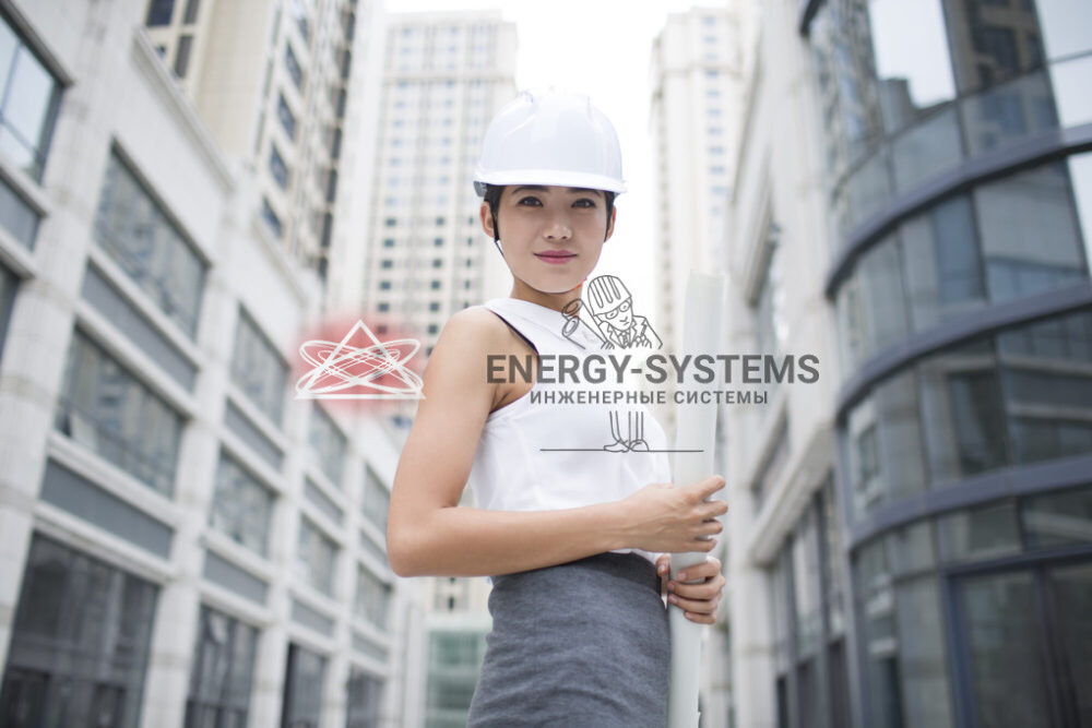 Проектирование: архитектурный проект с женщиной и чертежами