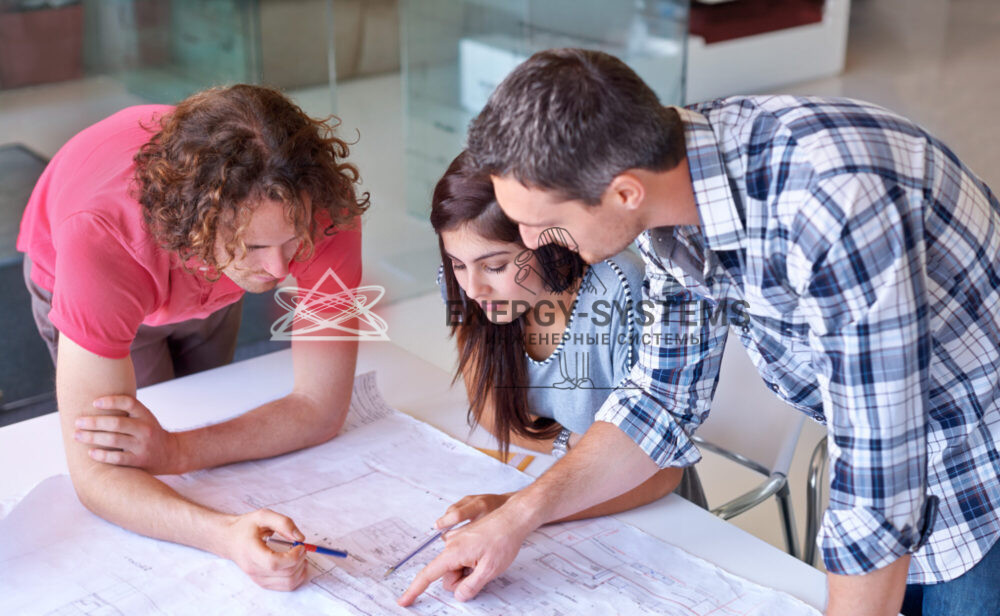 Проектирование: Архитекторы обсуждают проект будущего здания