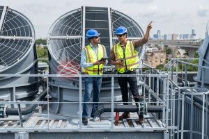 вентустановка и 2 инженера