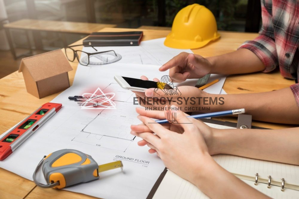 работа над проектом за столом