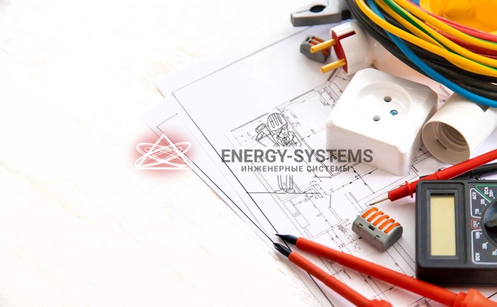 электропроект и приборы на столе