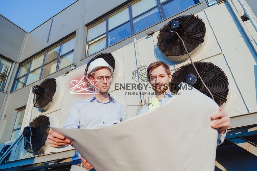 мужчины изучают чертежи по вентиляции