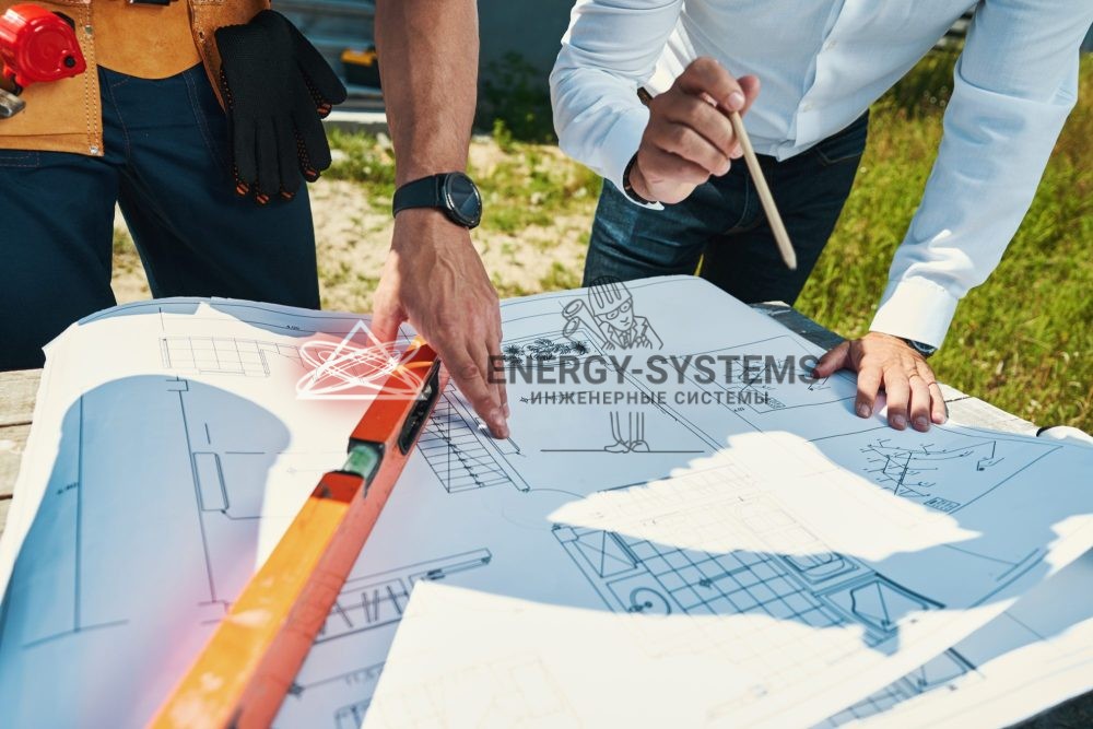 люди изучают проект на природе