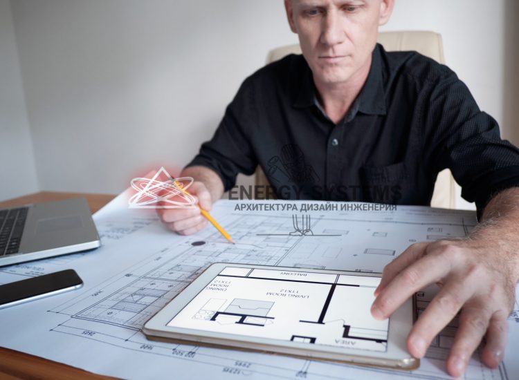 мужчина сверяет проект с изображением на планшете