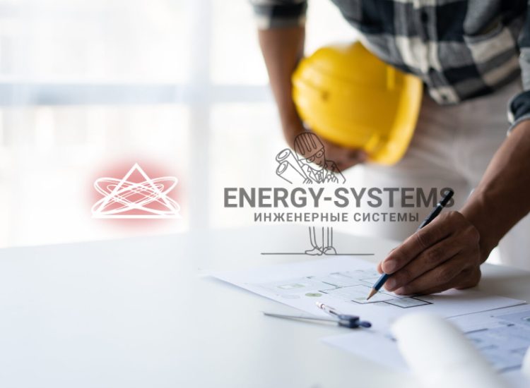 Чертежи инженерного проекта на столе для успешного планирования