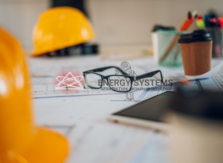 очки лежат на проектной документации с желтыми касками на фоне