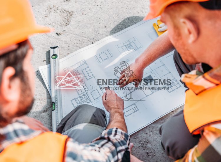 двое строителей обсуждают чертеж