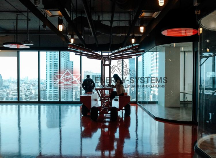 группа инженеров в проектном офисе