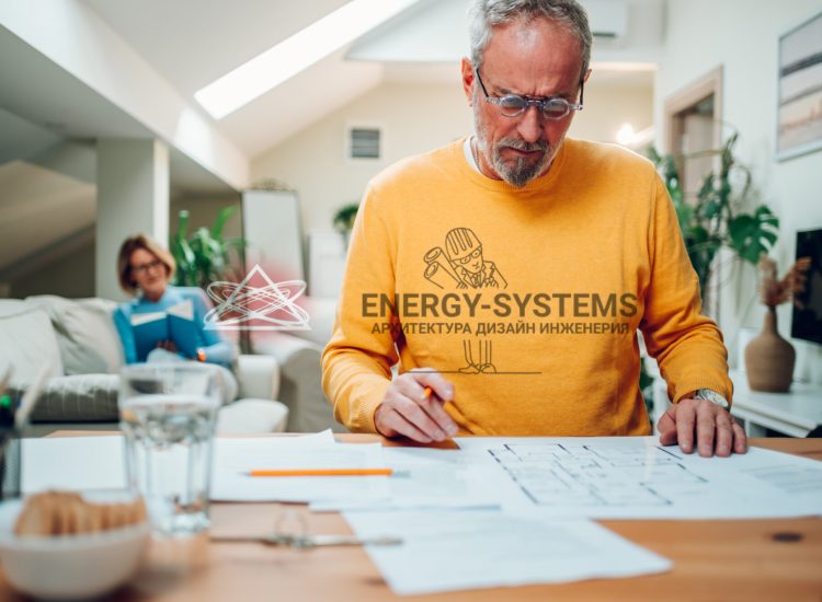 мужчина работает над проектом дома