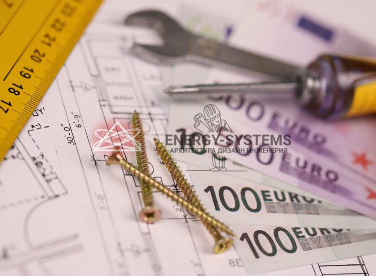 гаечный ключ отвертка евро и саморезы лежат на проекте