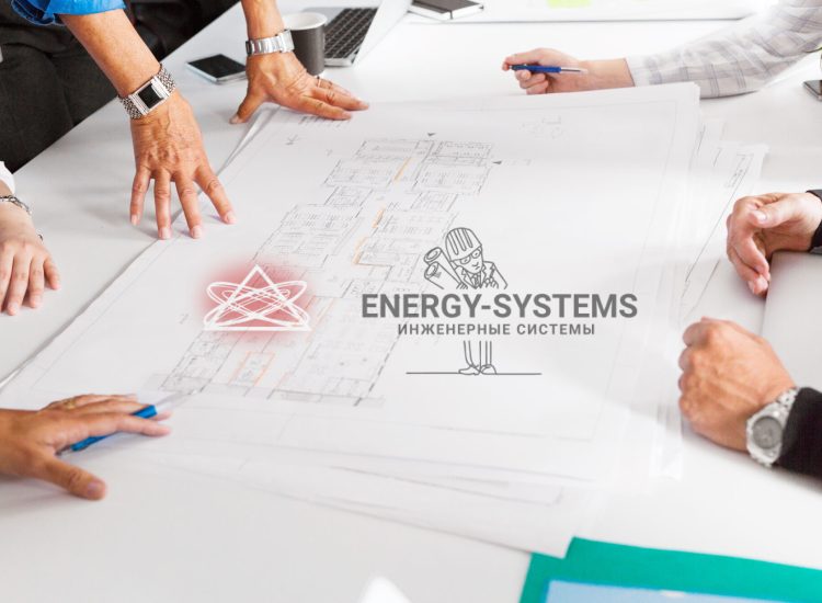 Команда архитекторов обсуждает проект инженерных систем