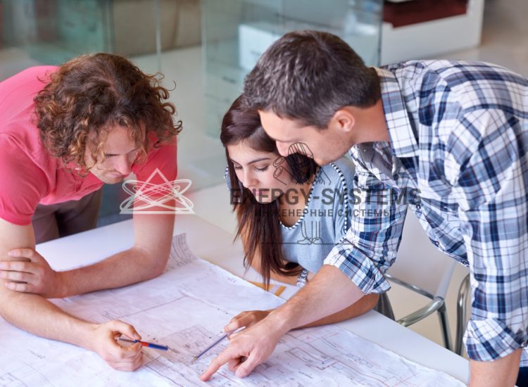 Архитекторы обсуждают проект инженерных систем